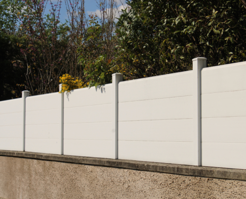 Clôture sur muret en PVC blanc